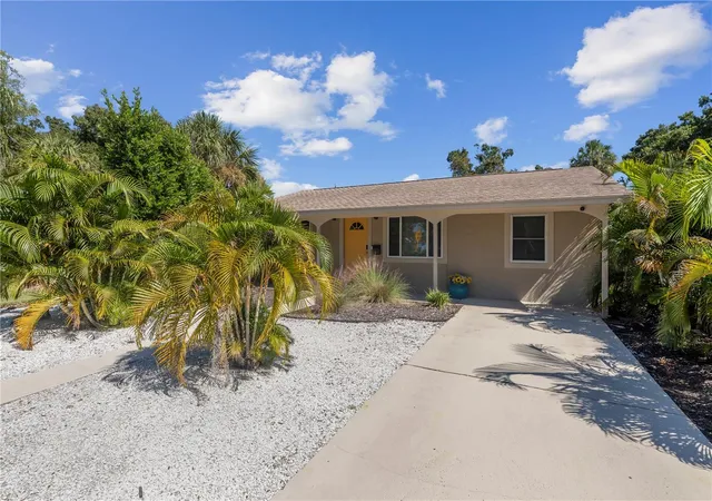 Photo 2 of Single family home for sale at 2326 44th Street S, Saint Petersburg, FL 33711 | MLS# TB8560542 | Listing updated on 2026-10-24