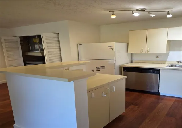 Photo 4 of Condo for sale at 465 Forestway Cir #207, Altamonte Springs, FL 32701 | MLS# O6451907 | Listing updated on 2026-10-23