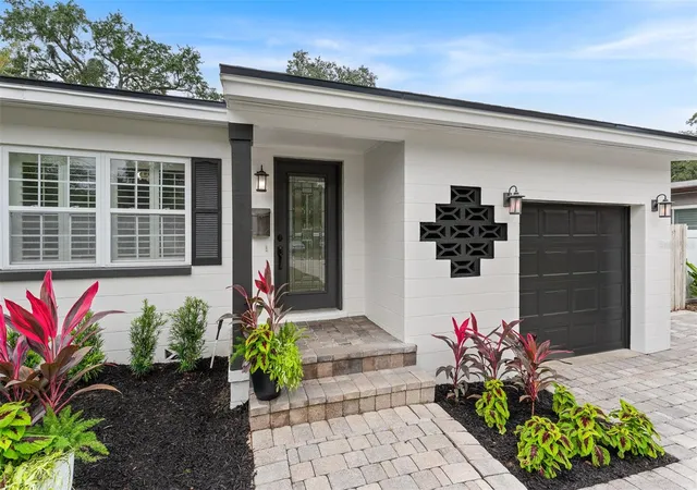 Photo 2 of Single family home for sale at 1316 Newcastle Dr, Orlando, FL 32806 | MLS# O6451908 | Listing updated on 2026-10-30