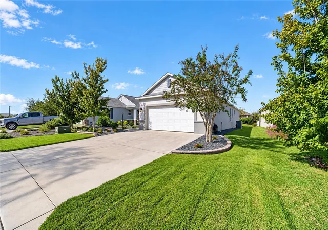 Photo 1 of Single family home for sale at 7820 SW 89th Circle, Ocala, FL 34481 | MLS# OM734500 | Listing updated on 2026-10-30