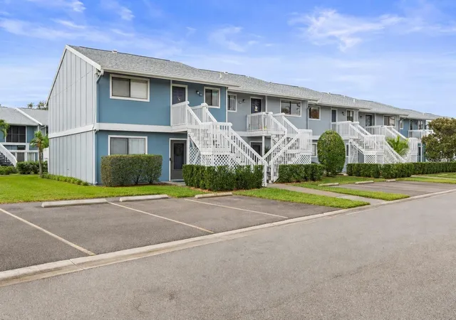 Photo 1 of Condo for sale at 6033 34th Street W #83, Bradenton, FL 34210 | MLS# A4710489 | Listing updated on 2026-10-23