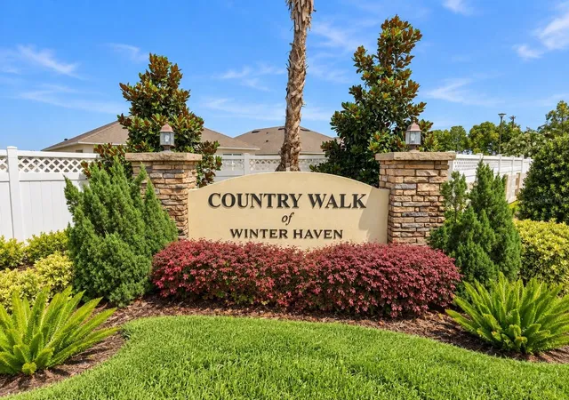 Photo 1 of Single family home for sale at 3132 Country Clb Cir, Winter Haven, FL 33881 | MLS# O6451911 | Listing updated on 2026-10-23