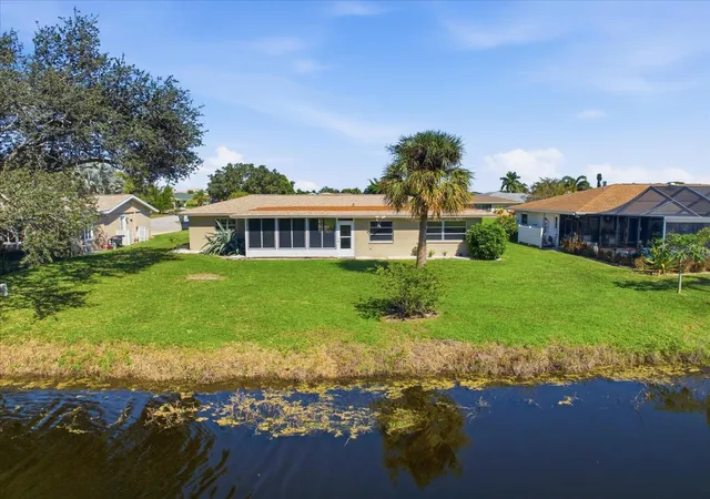 Photo 2 of Single family home for sale at 832 S Gondola Dr, Venice, FL 34293 | MLS# N6146310 | Listing updated on 2026-10-29