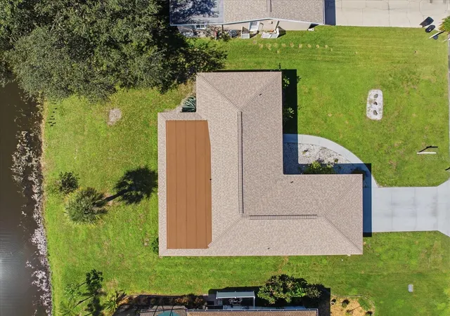 Photo 3 of Single family home for sale at 832 S Gondola Dr, Venice, FL 34293 | MLS# N6146310 | Listing updated on 2026-10-29