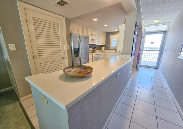Photo 2 of Condo for sale at 5980 Shore Blvd S #1006, Gulfport, FL 33707 | MLS# TB8560573 | Listing updated on 2026-10-31