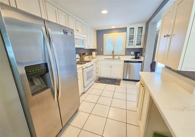 Photo 4 of Condo for sale at 5980 Shore Blvd S #1006, Gulfport, FL 33707 | MLS# TB8560573 | Listing updated on 2026-10-31