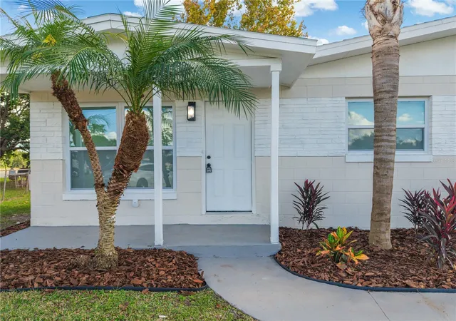 Photo 3 of Single family home for sale at 327 Amador Cir, Orlando, FL 32810 | MLS# O6451918 | Listing updated on 2026-10-24