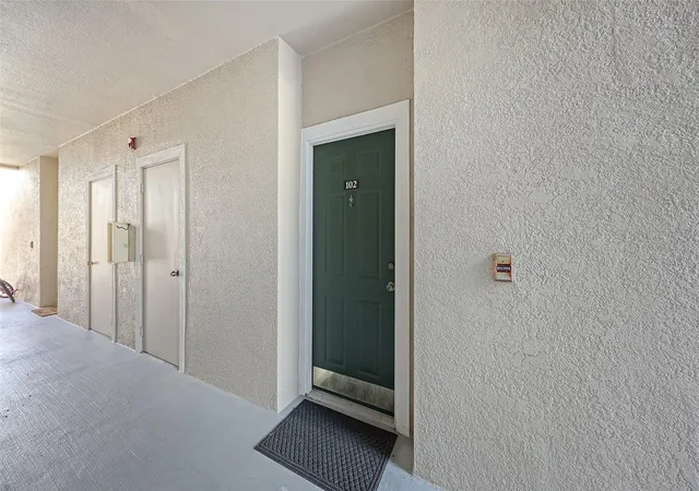 Photo 3 of Condo for sale at 5180 Northridge Rd #102, Sarasota, FL 34238 | MLS# A4710497 | Listing updated on 2026-10-23