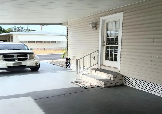 Photo 2 of Manufactured home for sale at 3301 Alt 19 #293, Dunedin, FL 34698 | MLS# TB8560587 | Listing updated on 2026-10-23