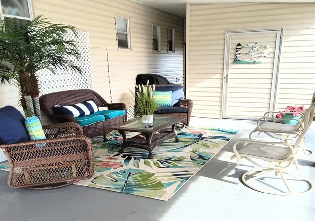 Photo 3 of Manufactured home for sale at 3301 Alt 19 #293, Dunedin, FL 34698 | MLS# TB8560587 | Listing updated on 2026-10-23