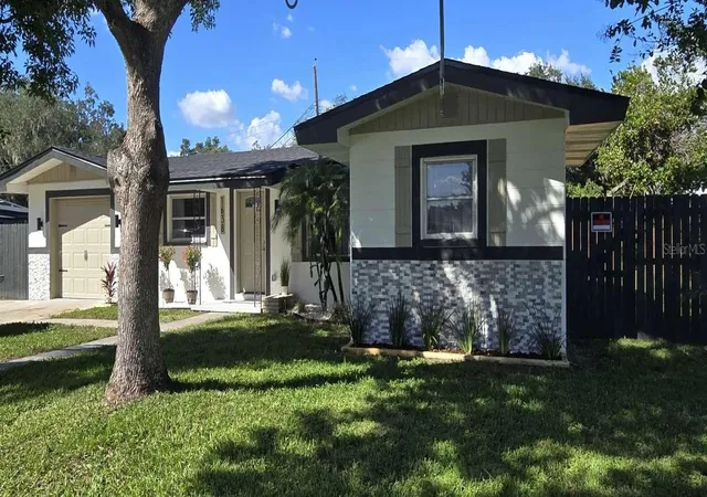 Photo 1 of Single family home for sale at 1638 Pineberry St, Lakeland, FL 33803 | MLS# TB8560595 | Listing updated on 2026-10-23