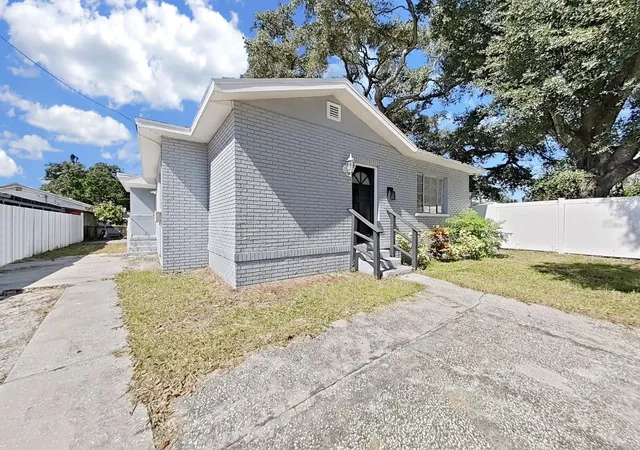 Photo 3 of Single family home for sale at 3414 N Avenida Republica De Cuba, Tampa, FL 33605 | MLS# TB8560602 | Listing updated on 2026-10-23