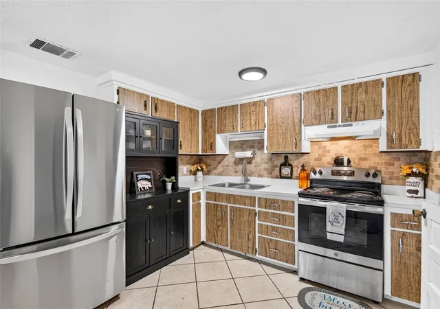 Photo 2 of Single family home for sale at 39209 6th Avenue, Zephyrhills, FL 33542 | MLS# TB8560607 | Listing updated on 2026-10-23