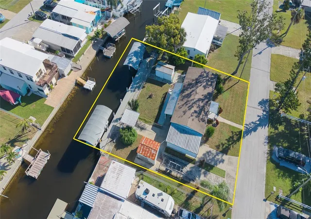 Manufactured home for sale at 6805 Heron Ln, HUDSON, FL 34667 | MLS# W7890541