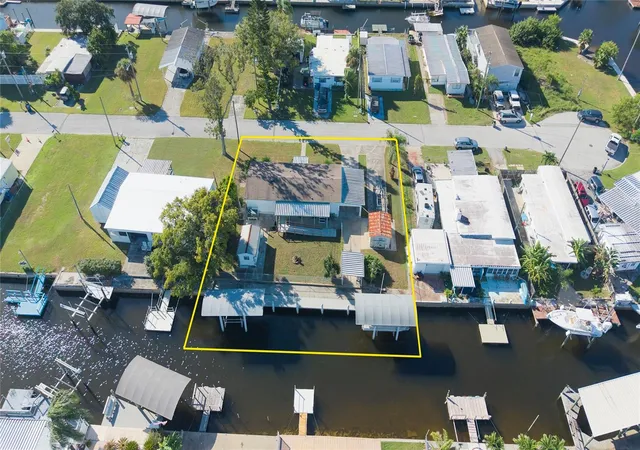 Photo 4 of Manufactured home for sale at 6805 Heron Ln, Hudson, FL 34667 | MLS# W7890541 | Listing updated on 2026-10-23