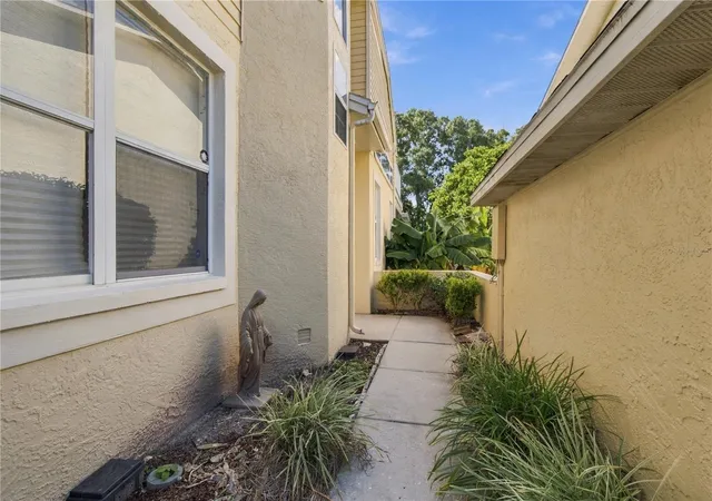 Photo 3 of Townhouse for sale at 1050 Starkey Rd #907, Largo, FL 33771 | MLS# TB8560622 | Listing updated on 2026-10-23