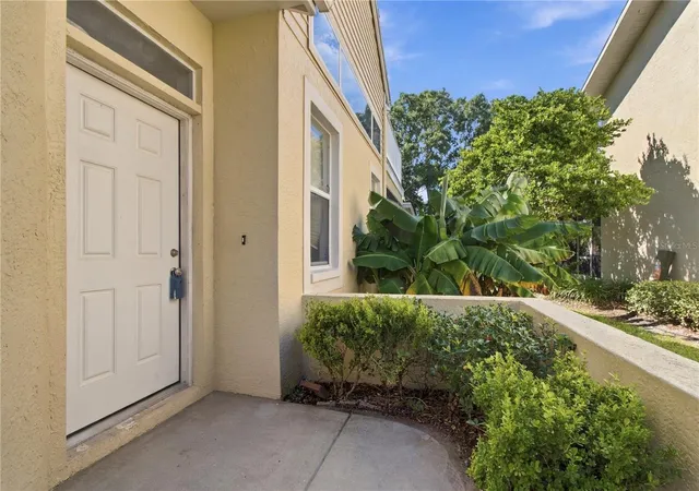 Photo 3 of Townhouse for sale at 1050 Starkey Rd #907, Largo, FL 33771 | MLS# TB8560622 | Listing updated on 2026-10-23