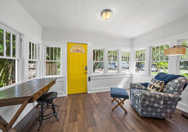 Photo 2 of Single family home for sale at 1320 Charlotte Ave, Sarasota, FL 34239 | MLS# A4710510 | Listing updated on 2026-10-29
