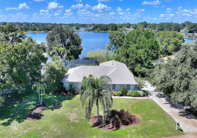 Photo 1 of Single family home for sale at 251 Lake Link, Winter Haven, FL 33884 | MLS# L4965972 | Listing updated on 2026-10-23