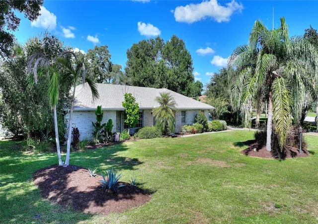 Photo 2 of Single family home for sale at 251 Lake Link, Winter Haven, FL 33884 | MLS# L4965972 | Listing updated on 2026-10-23