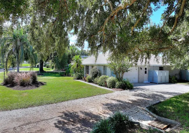 Photo 4 of Single family home for sale at 251 Lake Link, Winter Haven, FL 33884 | MLS# L4965972 | Listing updated on 2026-10-23