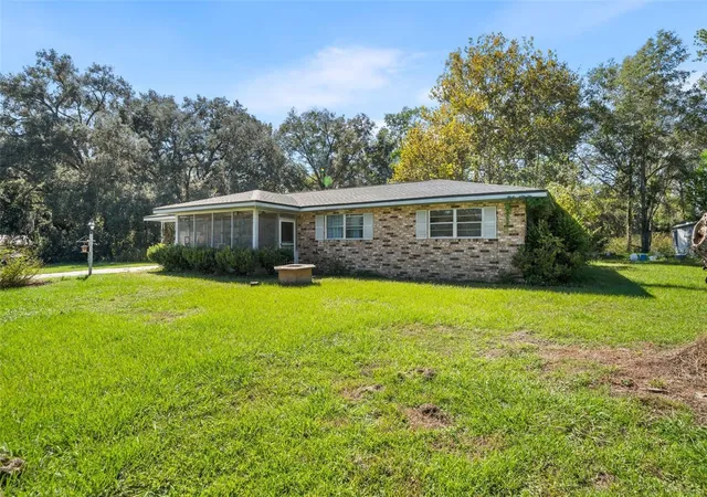 Photo 2 of Single family home for sale at 140 Sw Quincy Ter, Lake City, FL 32024 | MLS# A4710515 | Listing updated on 2026-10-23