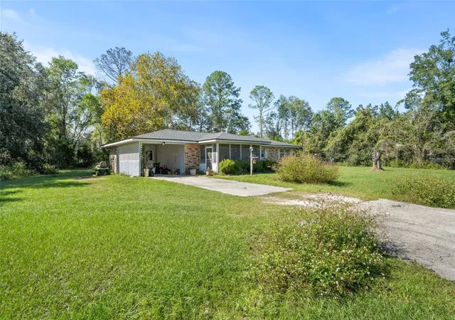 Photo 3 of Single family home for sale at 140 Sw Quincy Ter, Lake City, FL 32024 | MLS# A4710515 | Listing updated on 2026-10-23