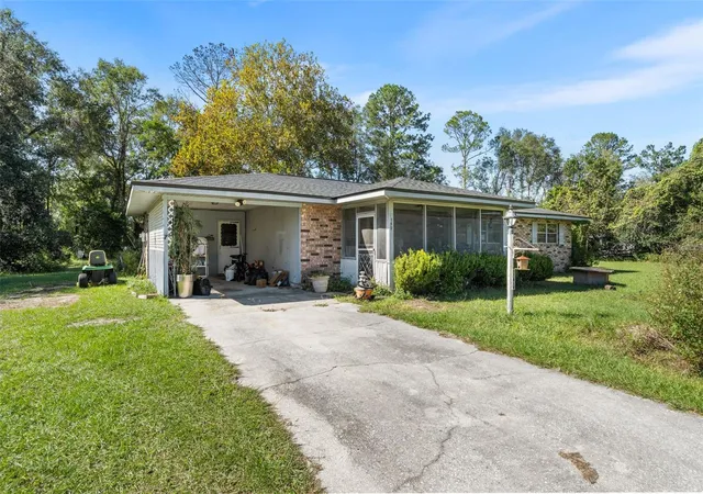 Photo 3 of Single family home for sale at 140 SW Quincy Ter, Lake City, FL 32024 | MLS# A4710515 | Listing updated on 2026-10-23