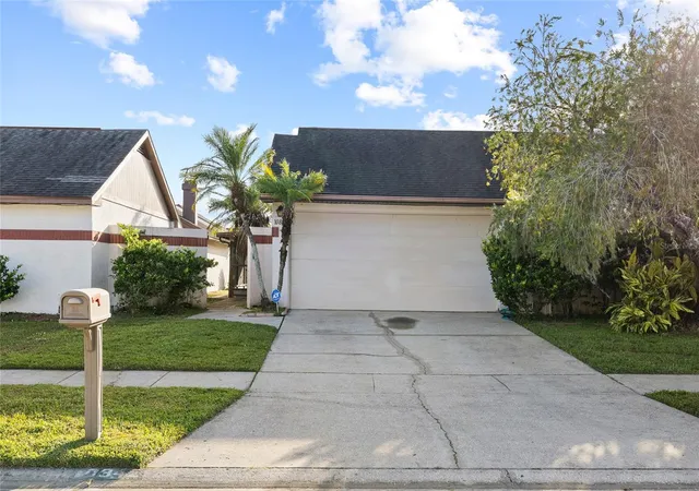 Photo 1 of Single family home for sale at 10842 Venice Cir, Tampa, FL 33635 | MLS# TB8560639 | Listing updated on 2026-10-30