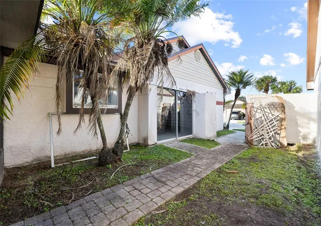 Photo 4 of Single family home for sale at 10842 Venice Cir, Tampa, FL 33635 | MLS# TB8560639 | Listing updated on 2026-10-30
