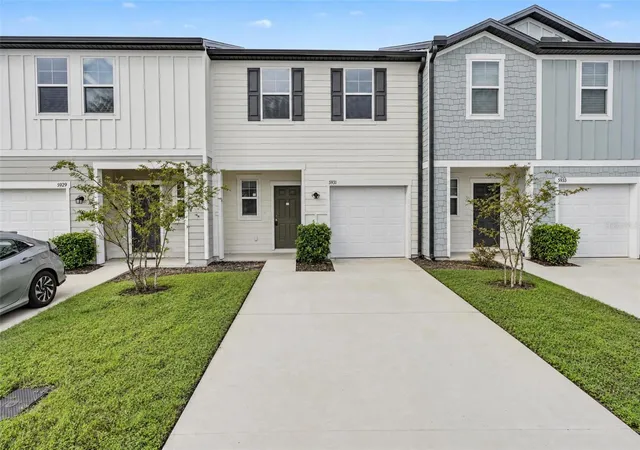 Photo 2 of Townhouse for sale at 5931 Chestnut Grv Pl, Saint Cloud, FL 34771 | MLS# O6451973 | Listing updated on 2026-10-23