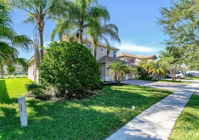 Photo 2 of Single family home for sale at 3575 Somerset Cir, Kissimmee, FL 34746 | MLS# TB8560652 | Listing updated on 2026-10-23