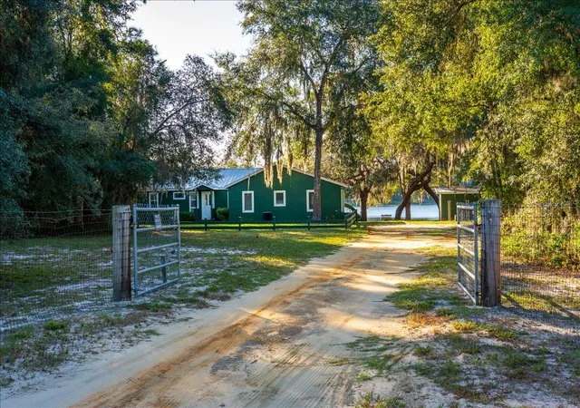 Photo 2 of House for sale at 22649 NE & 22645 & Land 105th Ave Rd, Fort Mc Coy, FL 32134 | MLS# O6451985 | Listing updated on 2026-10-23