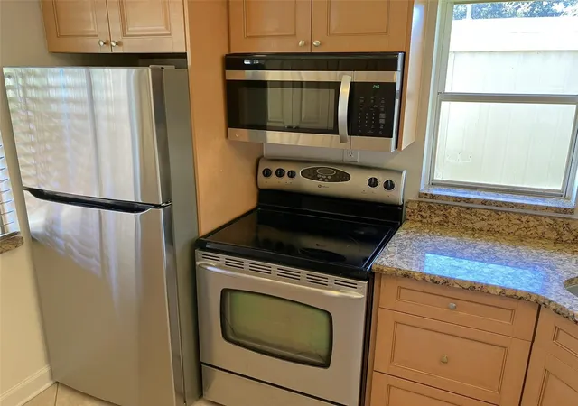 Photo 3 of Condo for sale at 2460 Laurelwood Dr #E, Clearwater, FL 33763 | MLS# TB8560667 | Listing updated on 2026-10-26