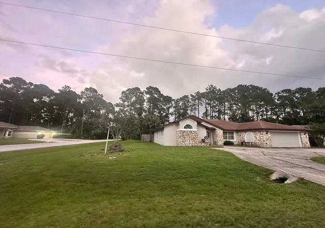 Photo 1 of Single family home for sale at 1 Windsor Pl, Palm Coast, FL 32164 | MLS# FC322302 | Listing updated on 2026-10-22