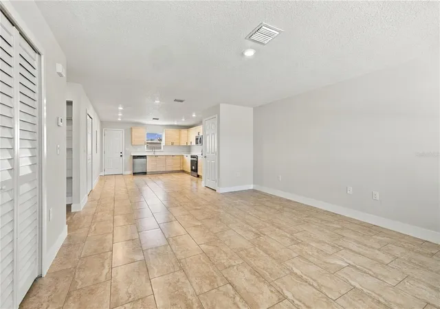 Photo 4 of House for sale at 425 Pearl St, Haines City, FL 33844 | MLS# O6451995 | Listing updated on 2026-10-27
