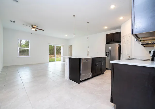 Photo 4 of Single family home for sale at 16550 SW 28th Circle, Ocala, FL 34473 | MLS# O6452001 | Listing updated on 2026-10-23