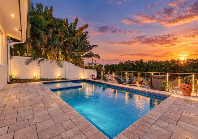 Photo 1 of Sale Pending at 4606 Bay Crst Dr, Tampa, FL 33615 | MLS# TB8560679 | Listing updated on 2026-10-25