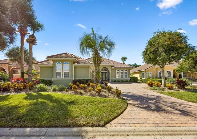 Photo 3 of Single family home for sale at 28 Oak View Cir E, Palm Coast, FL 32137 | MLS# FC322309 | Listing updated on 2026-10-23
