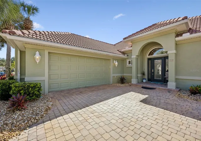 Photo 4 of Single family home for sale at 28 Oak View Cir E, Palm Coast, FL 32137 | MLS# FC322309 | Listing updated on 2026-10-23