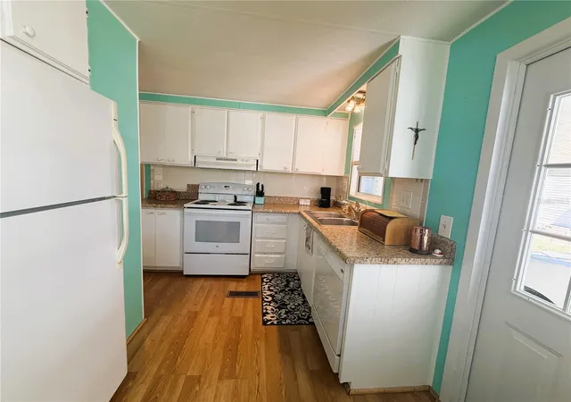 Photo 4 of Manufactured home for sale at 353 Hawthorne Blvd, Leesburg, FL 34748 | MLS# G5119387 | Listing updated on 2026-10-23
