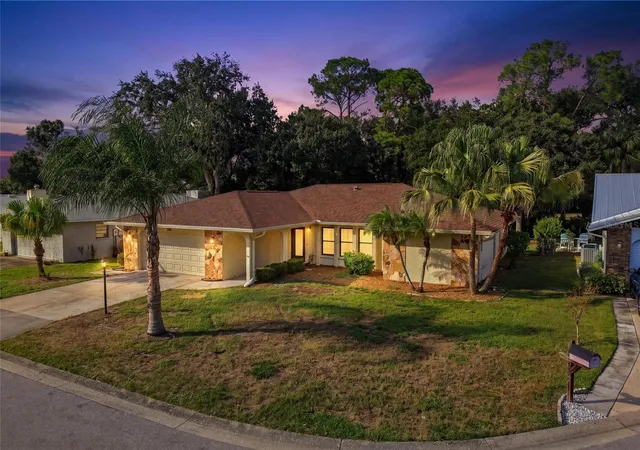 Photo 3 of Single family home for sale at 5561 Briar Crk Way, Sarasota, FL 34235 | MLS# A4710525 | Listing updated on 2026-10-29