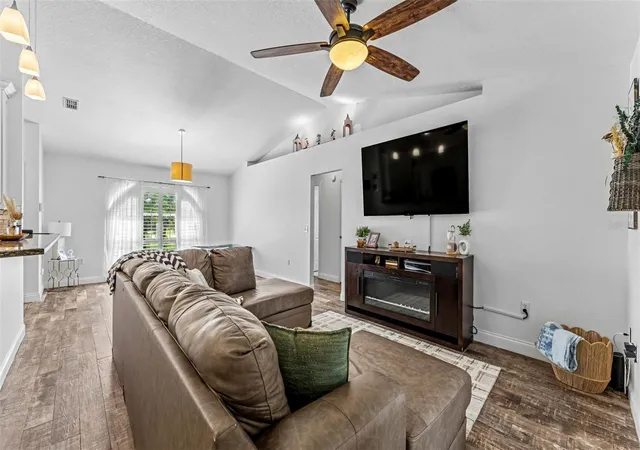 Photo 4 of Single family home for sale at 2314 Eastmeadows Ct, Lakeland, FL 33812 | MLS# L4965981 | Listing updated on 2026-10-29