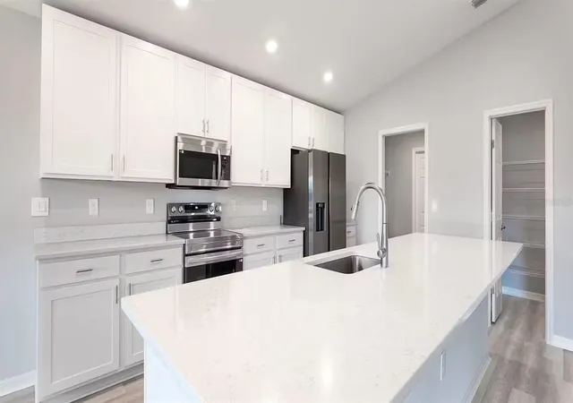 Photo 4 of Single family home for sale at 525 Vittorio Dr, Winter Haven, FL 33884 | MLS# L4965984 | Listing updated on 2026-10-23