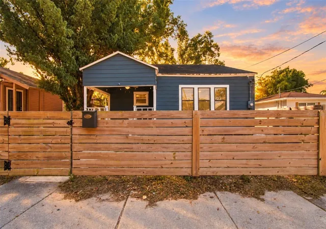 Photo 4 of Single family home for sale at 805 E Osborne Ave, Tampa, FL 33603 | MLS# TB8560691 | Listing updated on 2026-10-23