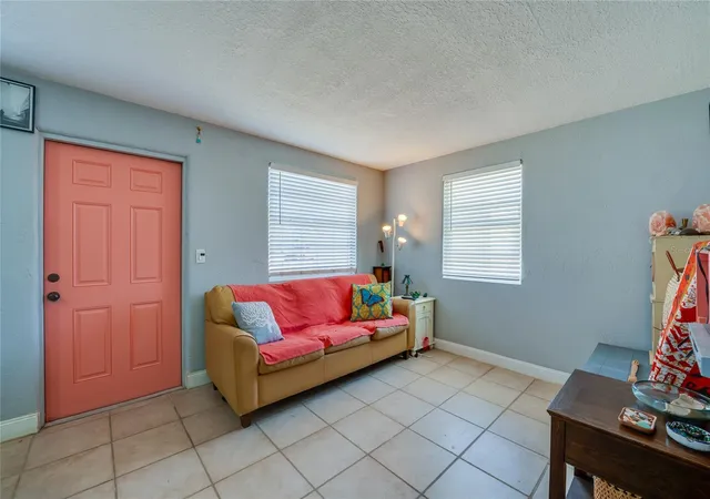 Photo 1 of Single family home for sale at 34 River Dr, Ormond Beach, FL 32176 | MLS# V4951955 | Listing updated on 2026-10-29