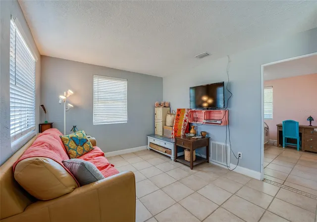 Photo 3 of Single family home for sale at 34 River Dr, Ormond Beach, FL 32176 | MLS# V4951955 | Listing updated on 2026-10-29