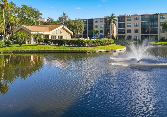 Condo for sale at 625 30th Avenue W #G204, BRADENTON, FL 34205 | MLS# A4710529