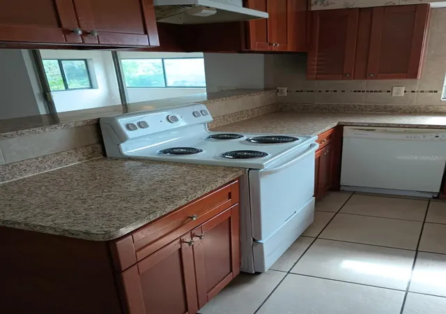 Photo 1 of Single family home for sale at 1320 Pleasant Pl, Lakeland, FL 33801 | MLS# L4965987 | Listing updated on 2026-10-27