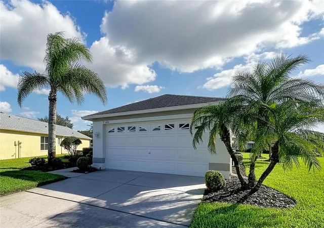 Photo 2 of Single family home for sale at 12116 Broadgreen Pl, Trinity, FL 34655 | MLS# W7890560 | Listing updated on 2026-10-29